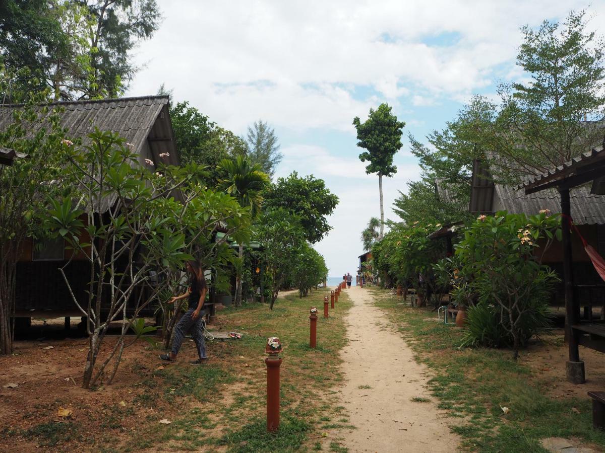 Bluesky Beach Bungalows Koh Lanta Ngoại thất bức ảnh