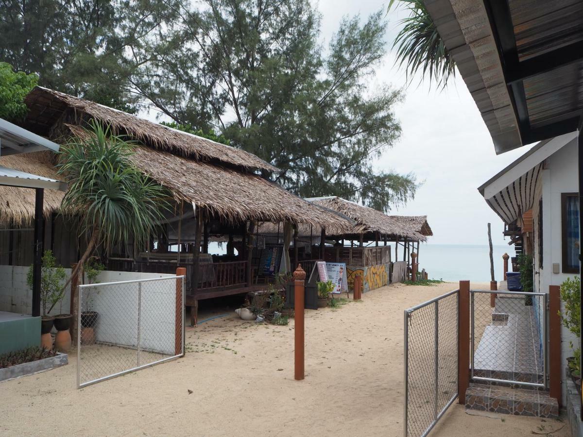 Bluesky Beach Bungalows Koh Lanta Ngoại thất bức ảnh